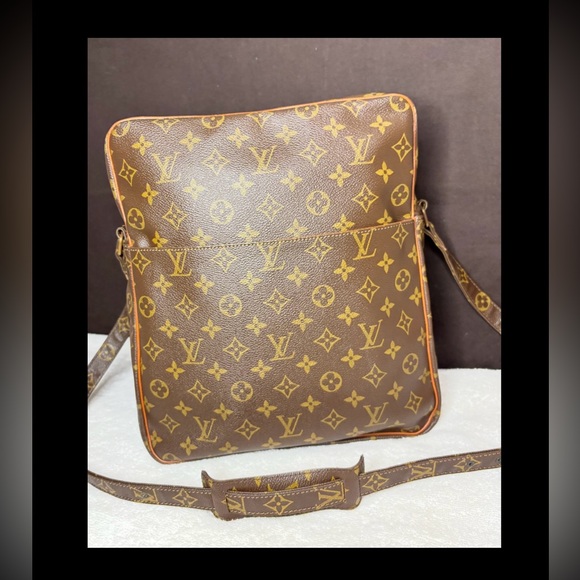 Louis Vuitton Marceau messenger Bag - Picture 3 of 16